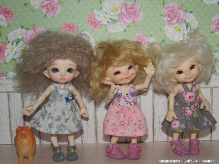 А за ними сандалики на воздушном шарике