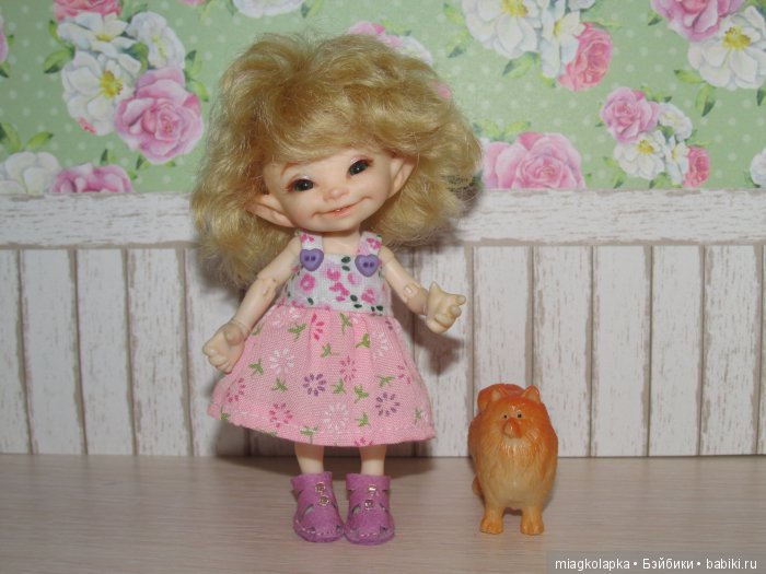 А за ними сандалики на воздушном шарике