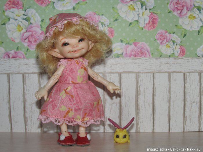 А за ними сандалики на воздушном шарике