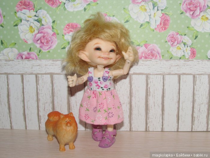 А за ними сандалики на воздушном шарике