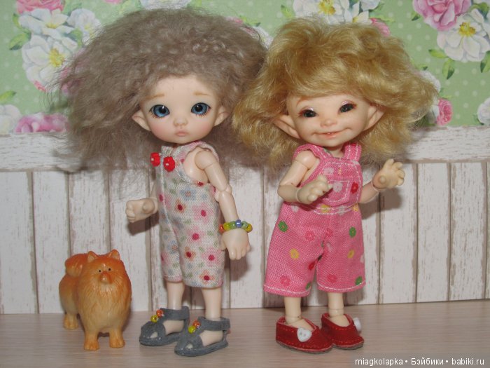 А за ними сандалики на воздушном шарике