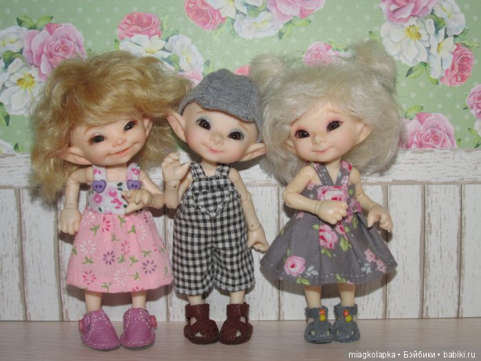 А за ними сандалики на воздушном шарике