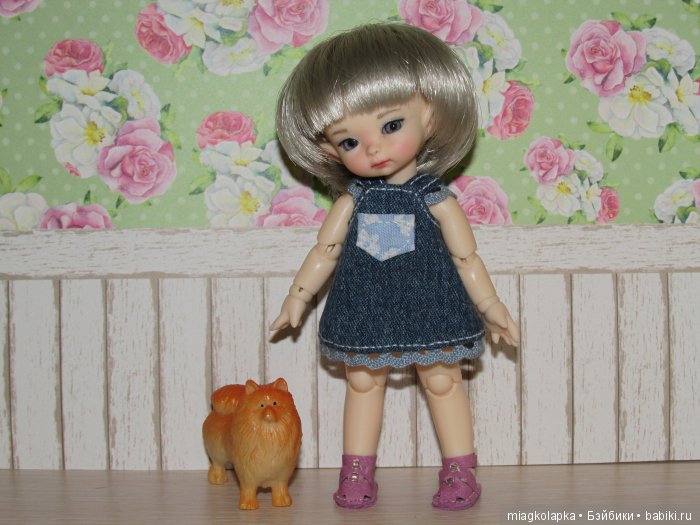 А за ними сандалики на воздушном шарике