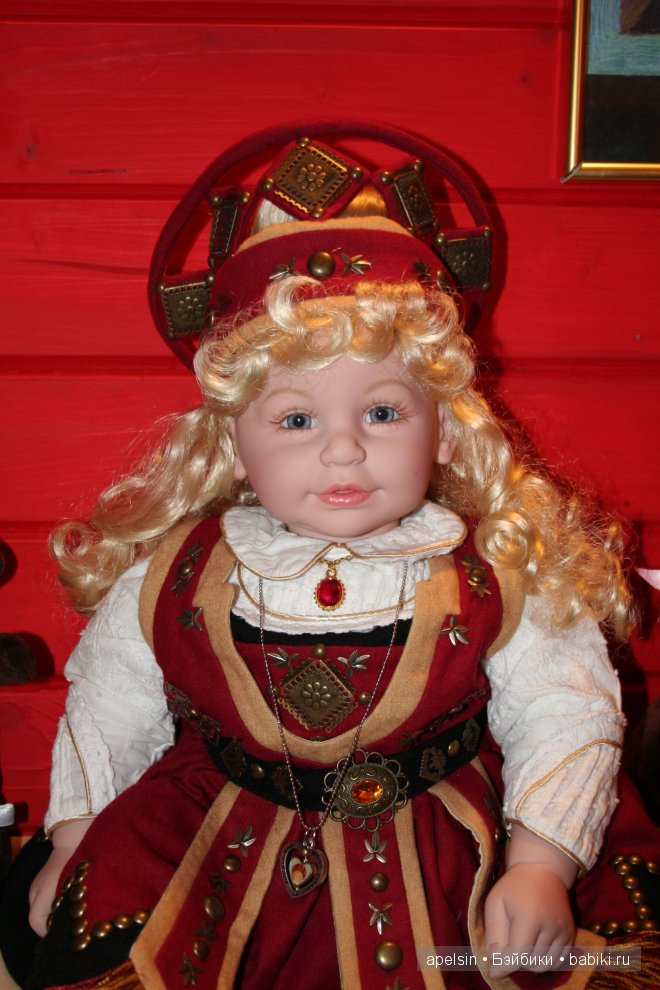 кудряшка Adora Andras из Норвегии