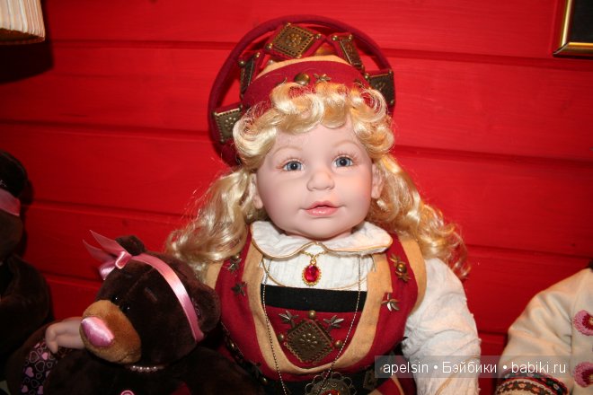 кудряшка Adora Andras из Норвегии