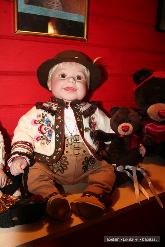 Дарко, Adora doll