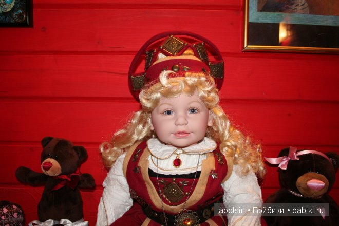 В компании мишек.