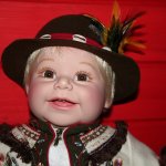 Улыбашка Дарко, Adora doll