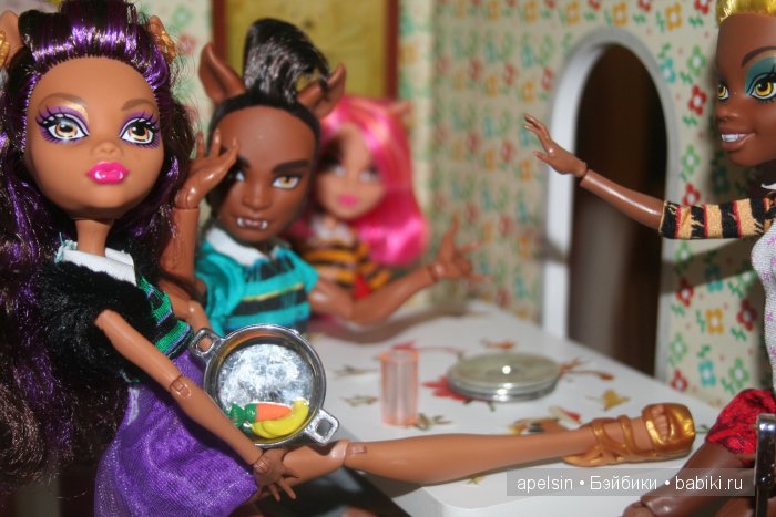 Знакомство с семейкой волков Monster High "A pack of trouble set"
