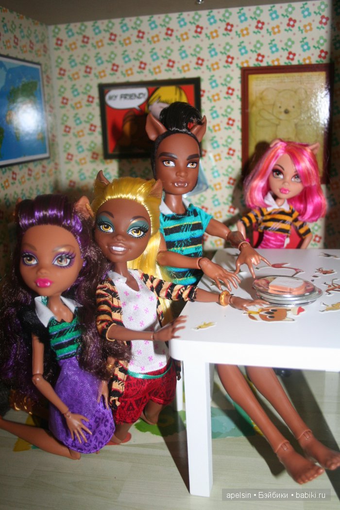 Знакомство с семейкой волков Monster High "A pack of trouble set"