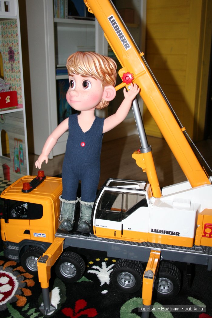 Мальчик и тяжелая техника