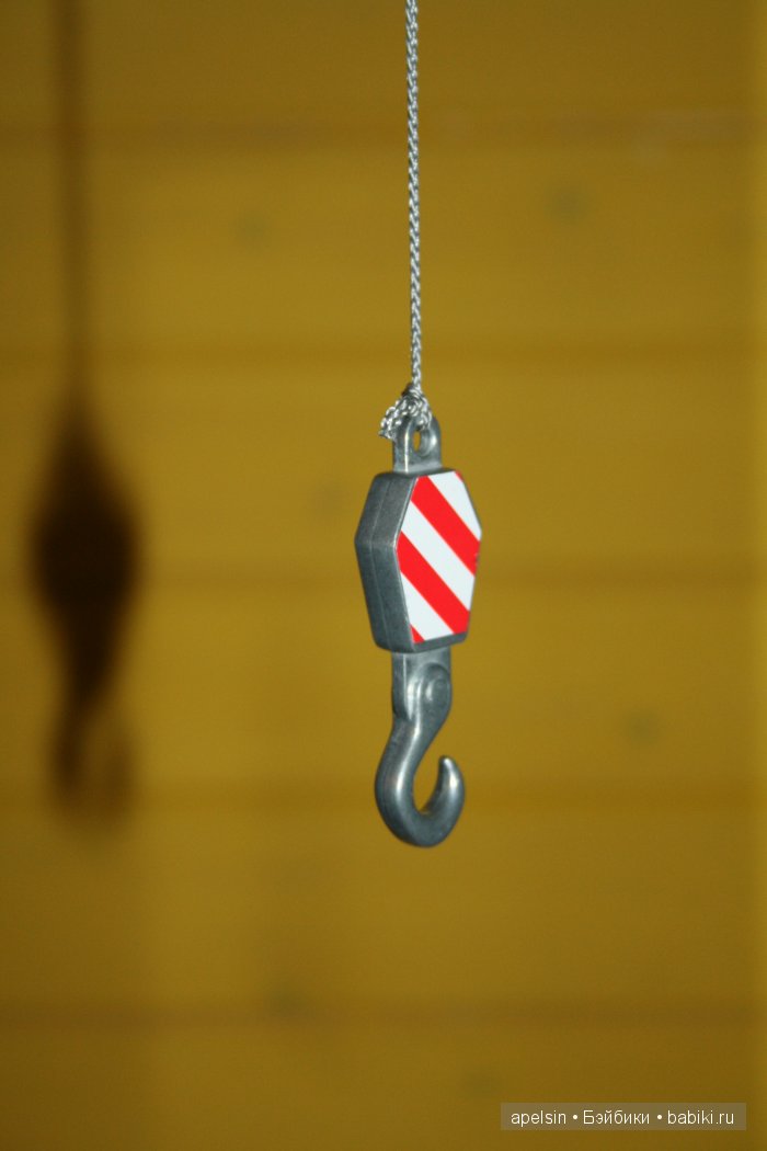 Мальчик и тяжелая техника