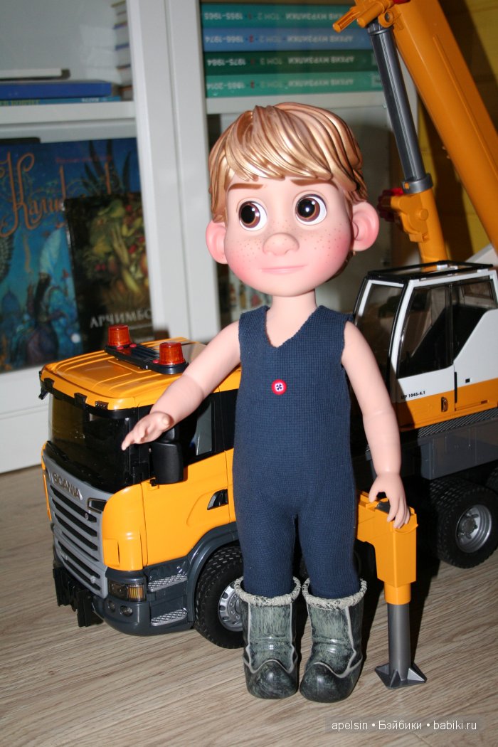 Мальчик и тяжелая техника