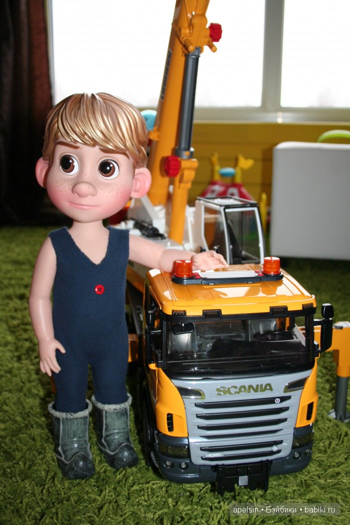 Мальчик и тяжелая техника