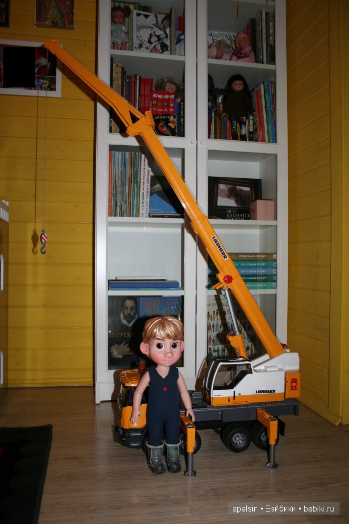 Мальчик и тяжелая техника