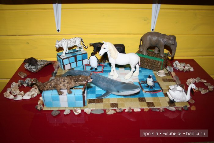 Коллекция кукол и книг и их хранение