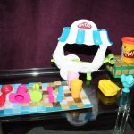 Интересный пластилин и тесто для лепки для игры в мороженщика - Play Doh (Плей до)