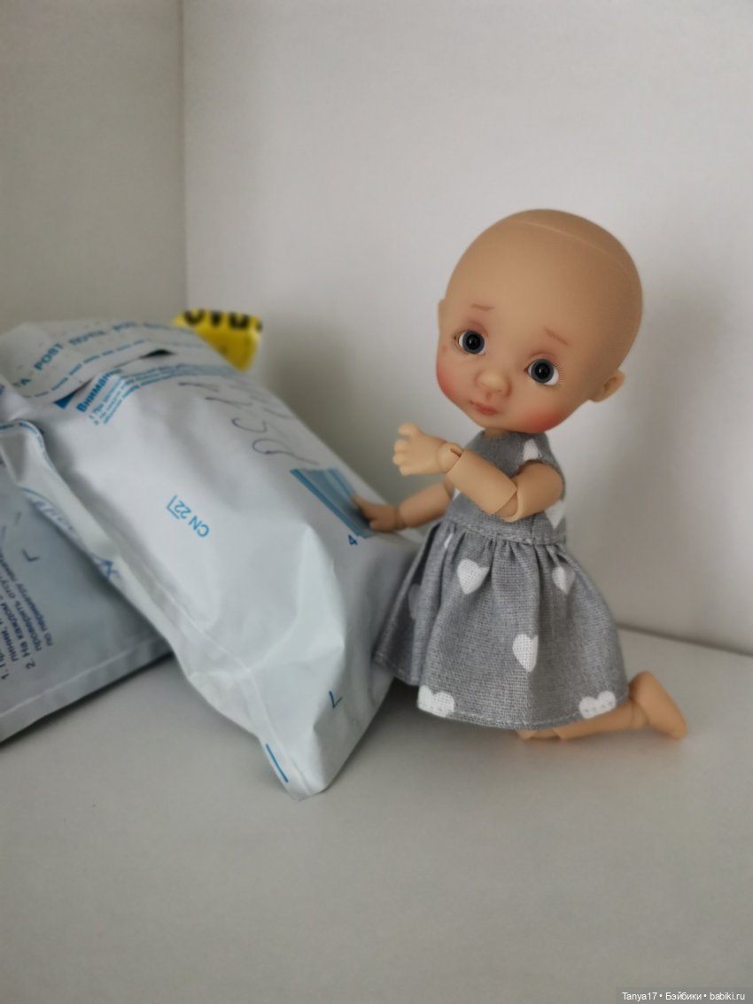 Как Алиса открывала посылки (фото 6)