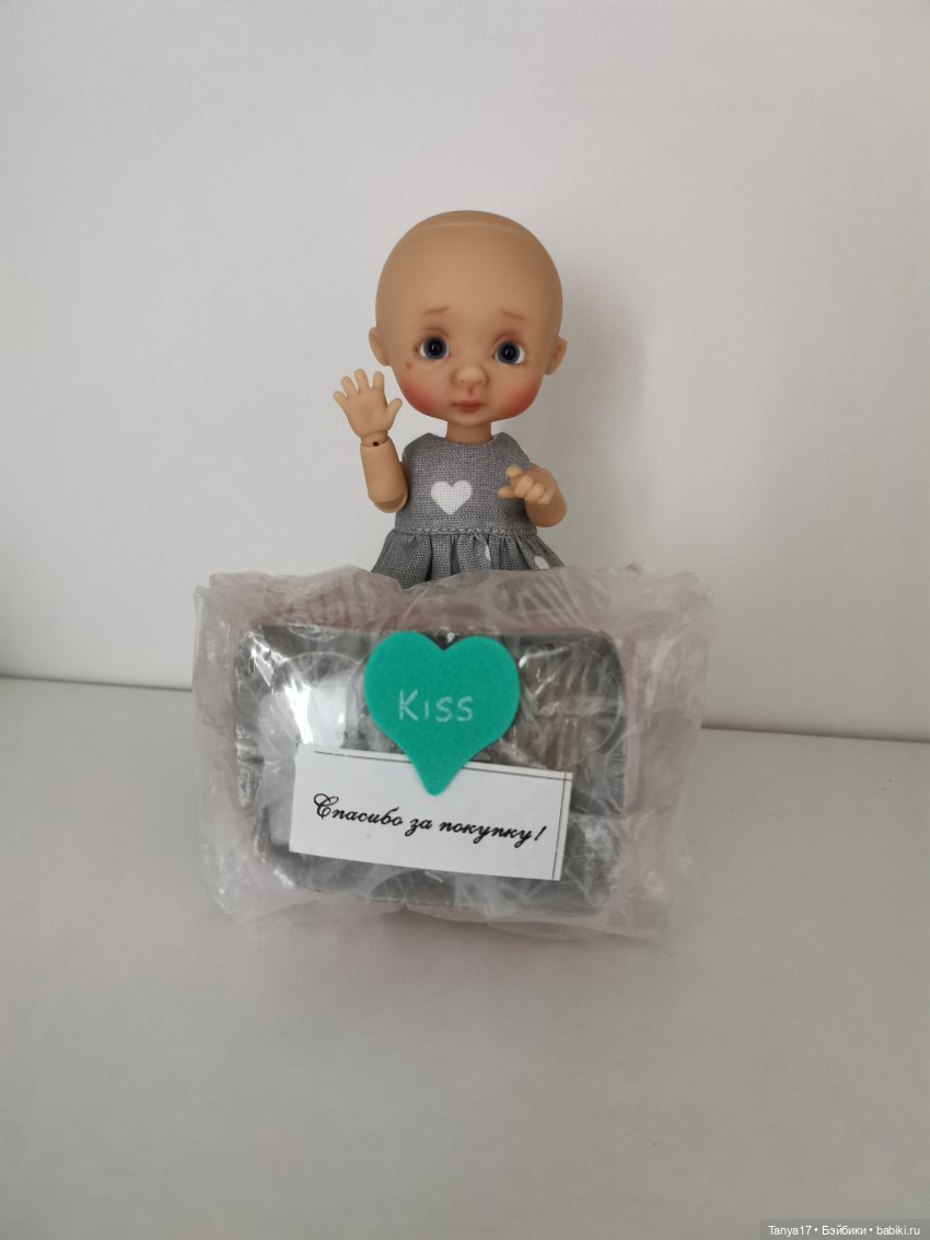 Как Алиса открывала посылки (фото 7)