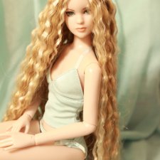 Редкая красавица, во всех отношениях, Cami basic blonde repainted