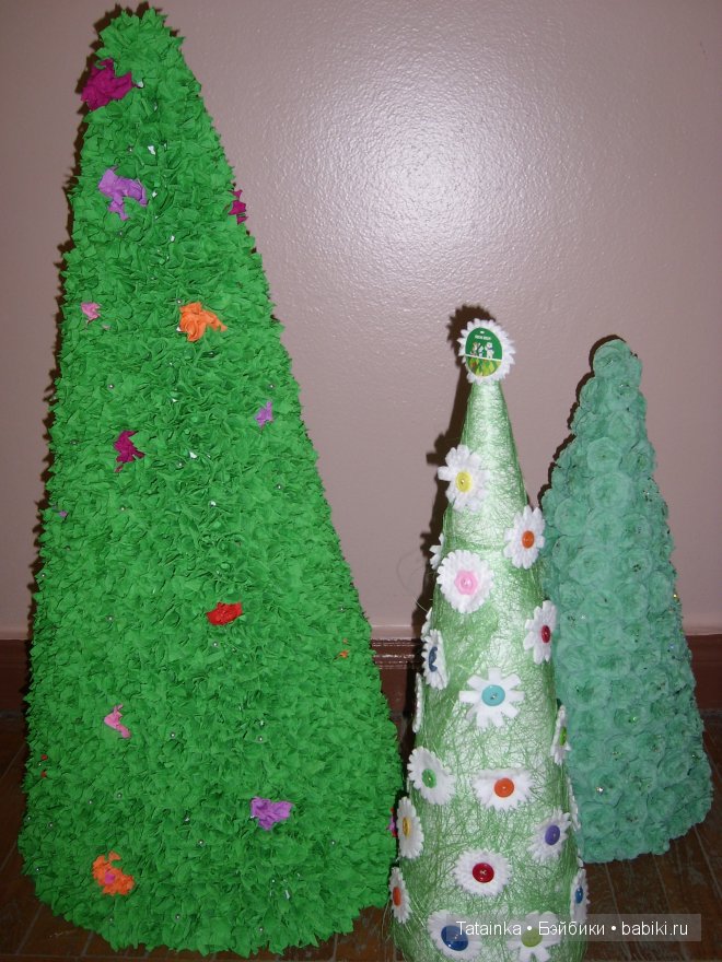 В библиотеку … за новогодним настроением! Поделки елочки своими руками