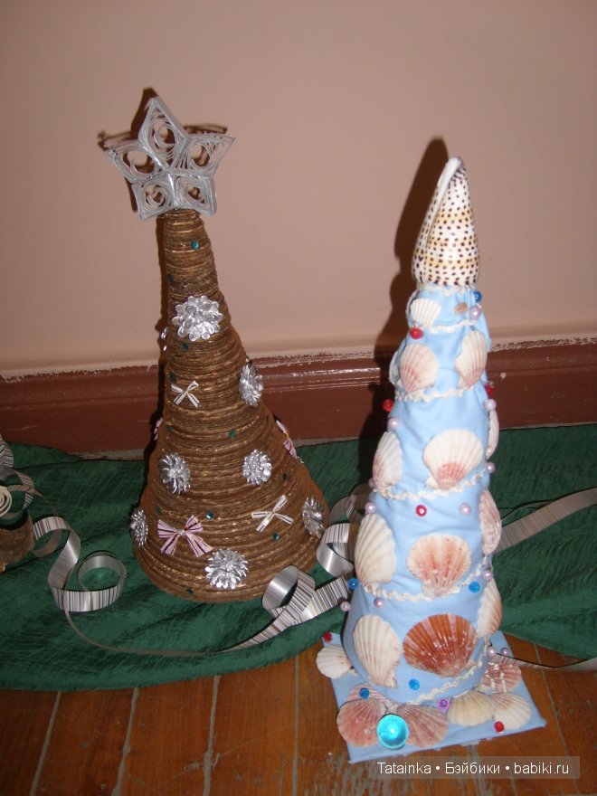 В библиотеку … за новогодним настроением! Поделки елочки своими руками