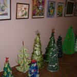 В библиотеку … за новогодним настроением! Поделки елочки своими руками