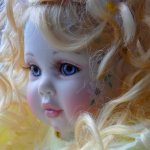 Большая и не отразимая ромашка, фарфоровая кукла от Мари Осмонд