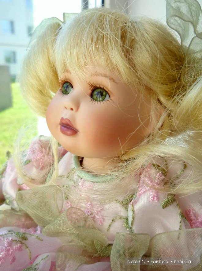 "Нежный цветочек", фарфоровая кукла от Мари Осмонд (фото 3)