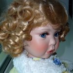 Фарфоровая кукла от Мари Осмонд "Шинил"