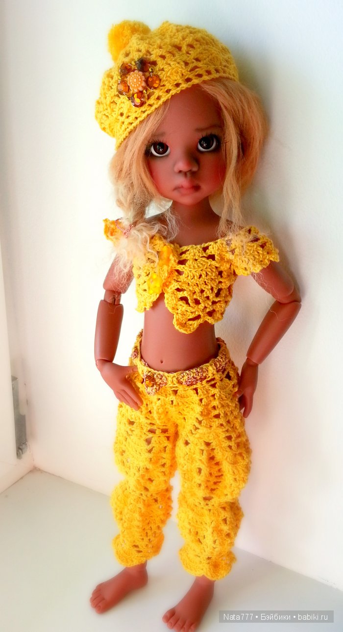 Новый яркий наряд для кукол Kaye Wiggs