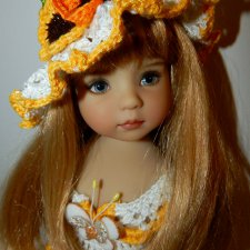 Очаровательная Кэти в солнечных цветах!