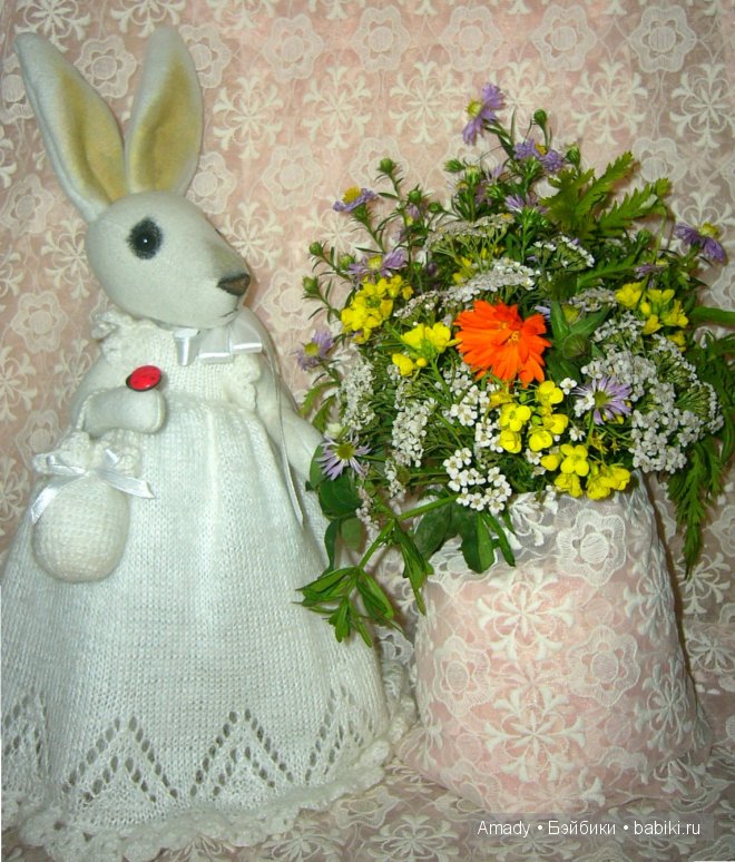 Милая и нежная зайка в гостях у куклы Адора (фото 5)