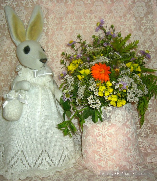 Милая и нежная зайка в гостях у куклы Адора (фото 7)