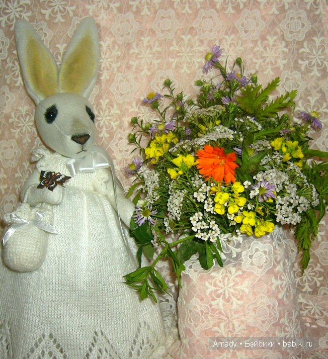 Милая и нежная зайка в гостях у куклы Адора (фото 4)