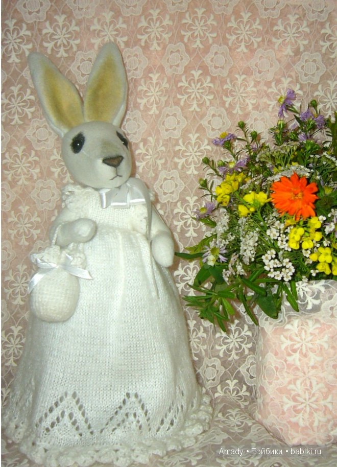 Милая и нежная зайка в гостях у куклы Адора (фото 3)