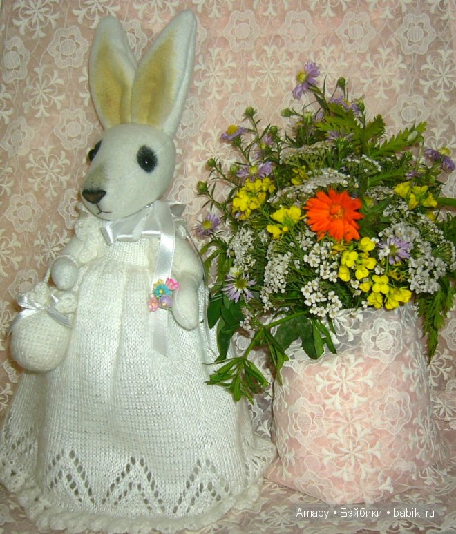 Милая и нежная зайка в гостях у куклы Адора (фото 10)