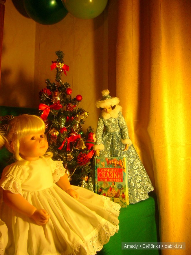 Снегурочка поздравляет малышей