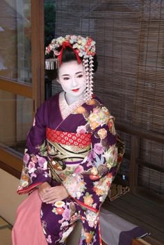 Азиатка Неко в наряде начинающей гейши майко (фото 10)