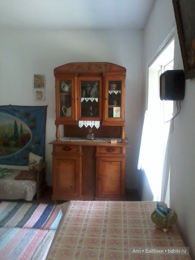 шкафчик для посуду и сладостей