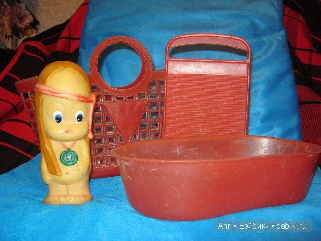 Ванна, стиральная доска, резиновый пупс