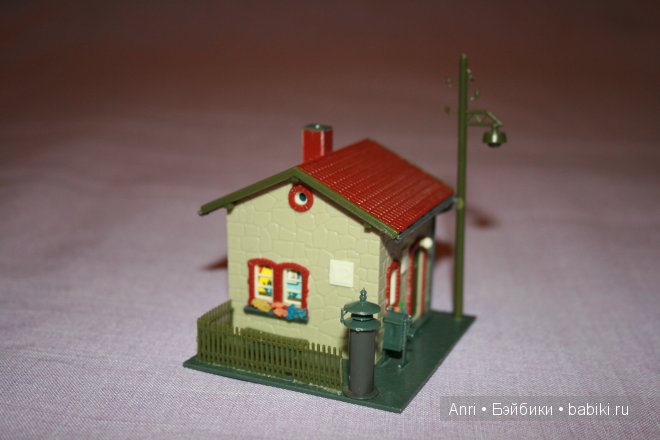 домик-сторожка. Произведено в ГДР. Фирма Vero