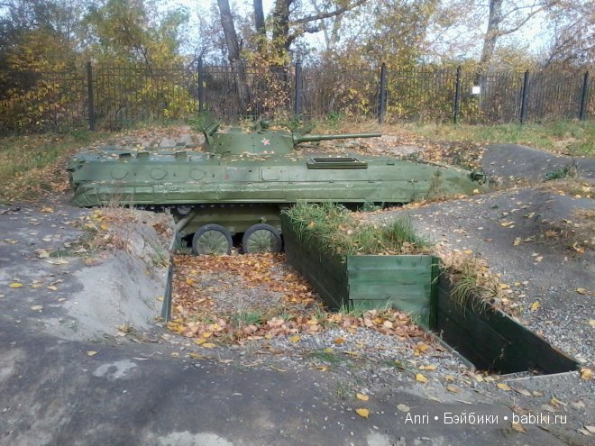 танк в окопе