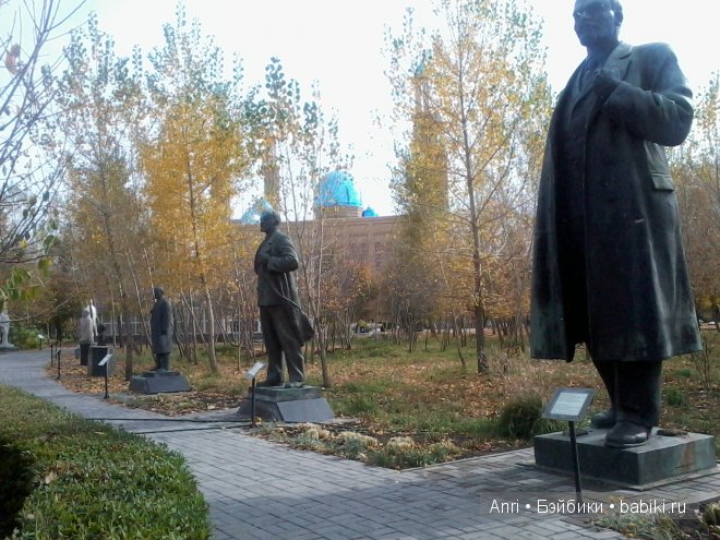 ленин скульптура. Большая этно-деревня