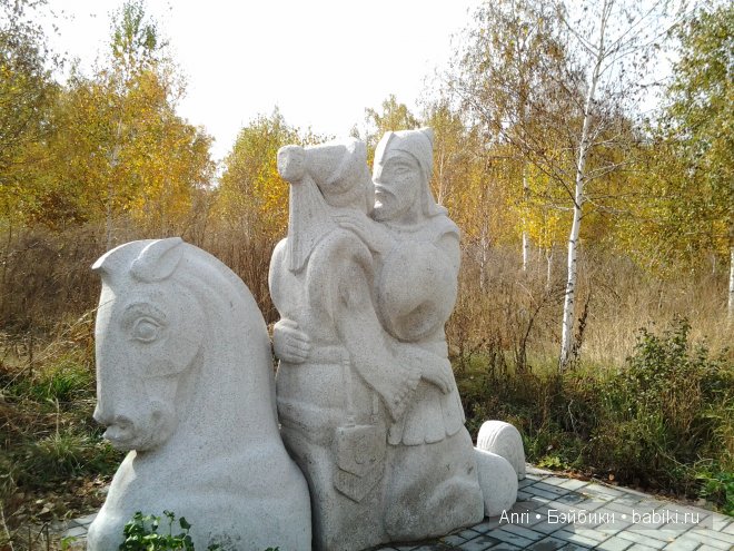 скульптура с аллеи в этно-деревне