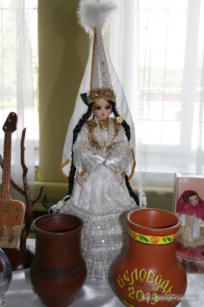казахская куколка в свадебном наряде