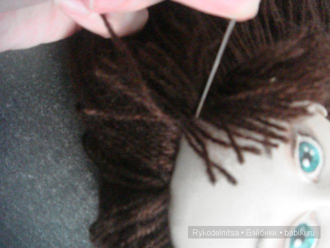 Как сделать волосы текстильной куколке - Мастер класс | Бэйбики Как сделать волосы текстильной куколке - Мастер класс