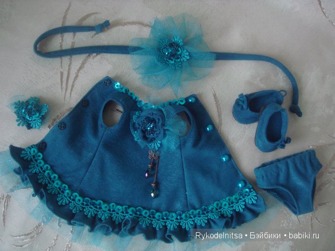 Паолочка у новогодней елочки