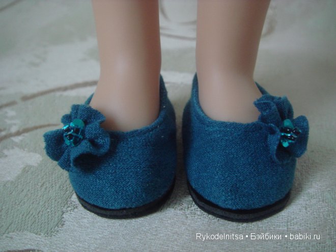 Паолочка у новогодней елочки