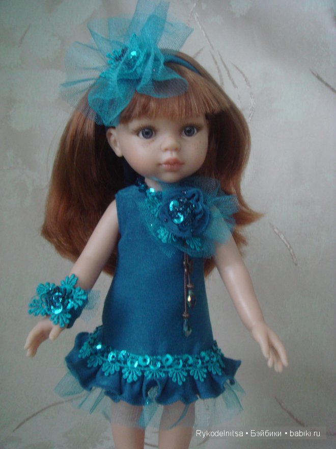 Паолочка у новогодней елочки